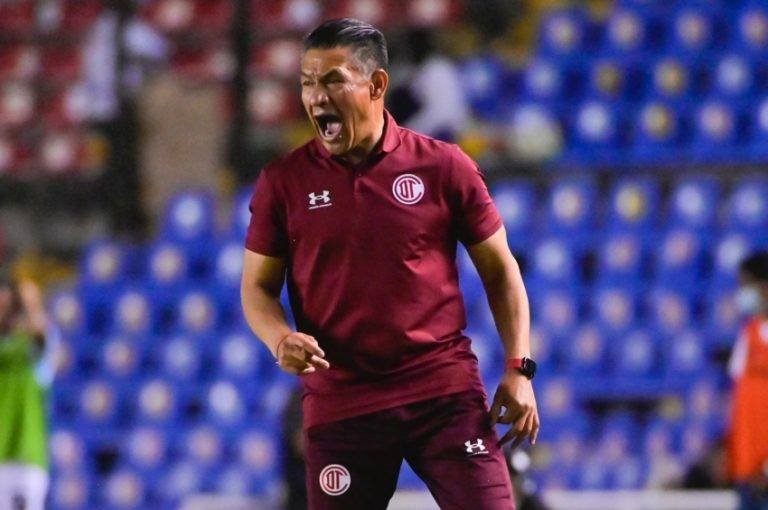 Toluca destituye a Nacho Ambriz como director técnico