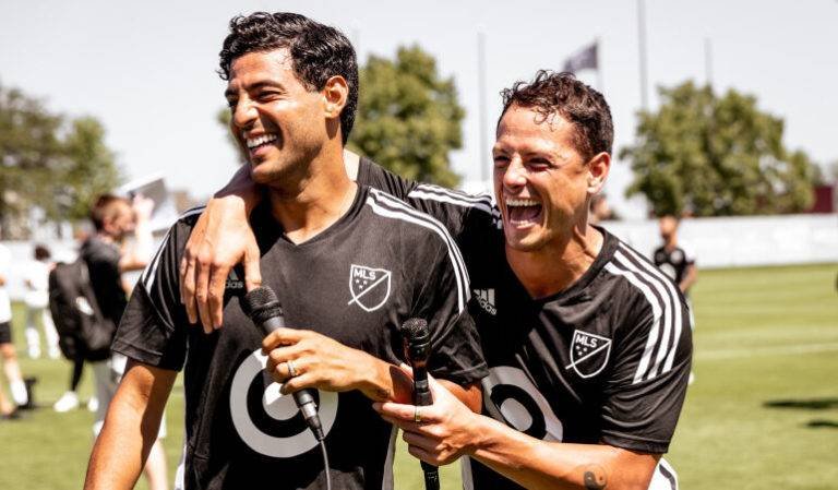 Checo trollea al Chicharito ¿Cuándo te vas al Mundial ?