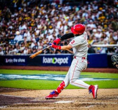 Lee más sobre el artículo MLB: Phillies pega primero y derrota 2-0 a los Padres en el inicio de la Serie de Campeonato