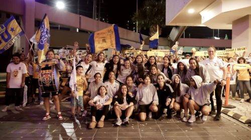 Liga MX Femenil: Aficionados Tigres le llevan serenata a las Amazonas previo al clásico regio de vuelta