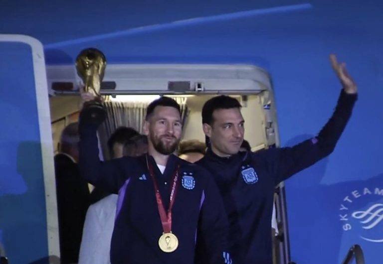 Llega Argentina y Messi a Buenos Aires con la Copa del Mundo