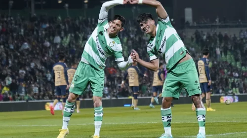 Santos golea 3-0 a Pumas y regresa a la senda del triunfo