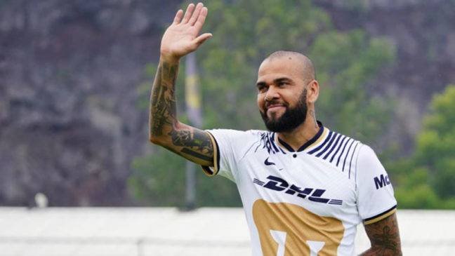 Dani Alves confirma que seguirá en Pumas