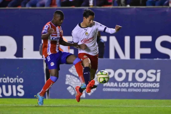 Lee más sobre el artículo Chivas no puede con el San Luis ni con un jugador más