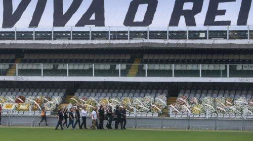 Despiden miles al Rey Pelé durante homenaje público