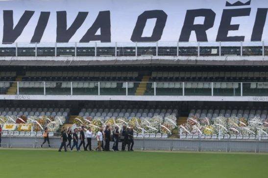 Despiden miles al Rey Pelé durante homenaje público
