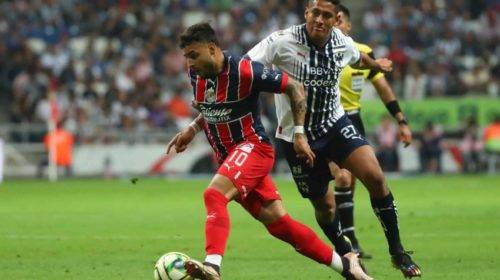 Chivas vence a Rayados 1-0 con una gran actuación del Wacho Jiménez
