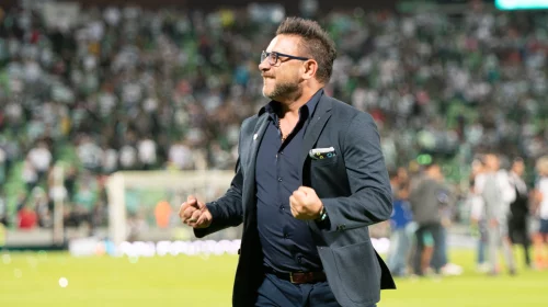Antonio Mohamed fue sancionado un partido.