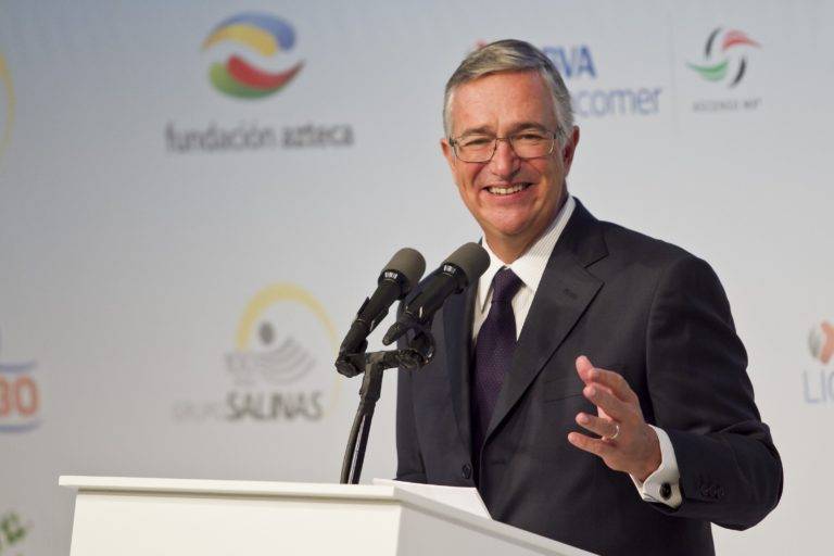 RICARDO SALINAS PLIEGO, propietario de TV AZTECA.