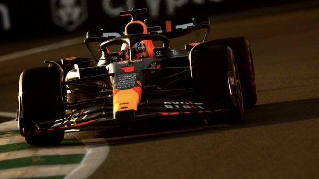 Verstappen y Checo los más rápidos en la P1