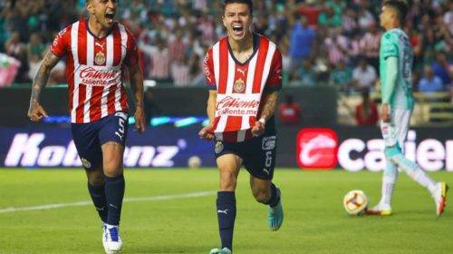 Chivas derrotó al León 2-0.