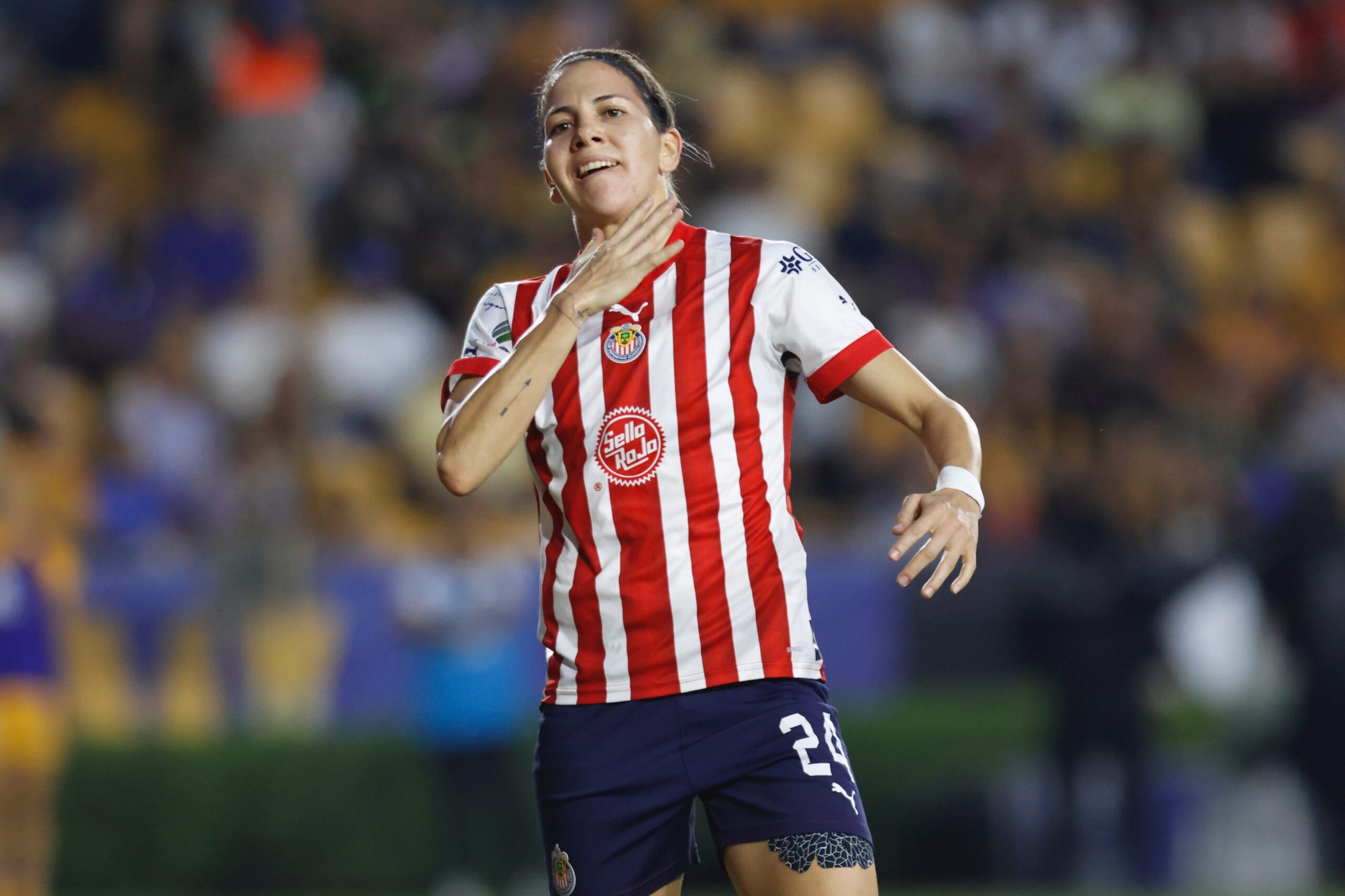 Licha Cervantes marcó el gol de las Chivas.