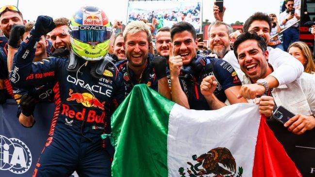 Checo Pérez está a seis puntos de Max Verstappen.