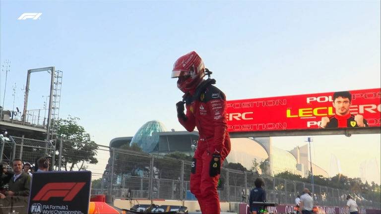 Ferrari está de regreso, Leclerc se lleva la pole position en Bakú 1 Charles Leclerc arrancará primero y Checo Pérez lo hará desde la tercera posición.