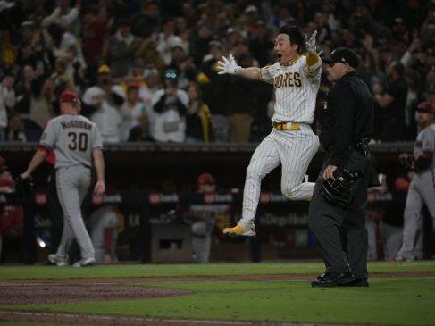 Ha-Seong Kim conectó un cuadrangular en la novena entrada.