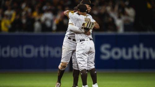 Padres vence 8-4 a Rockies y gana su primer partido de la temporada