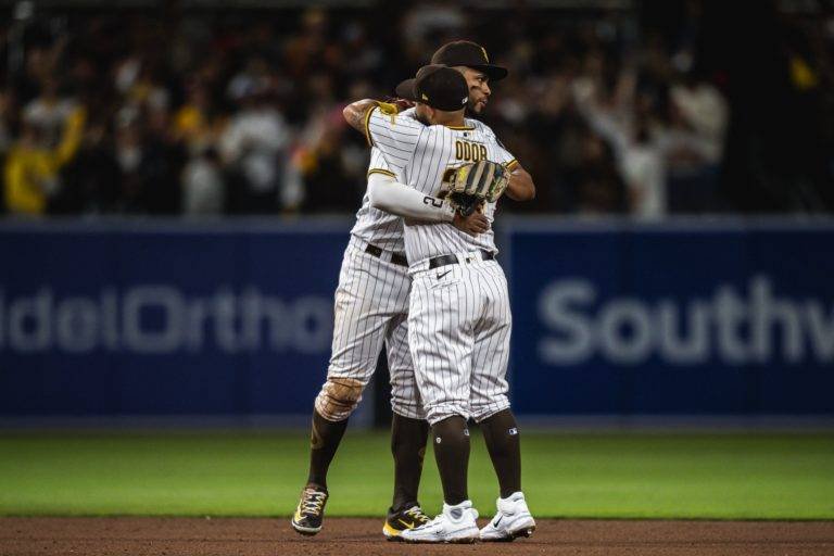 Padres vence 8-4 a Rockies y gana su primer partido de la temporada 1 Padres vence 8-4 a Rockies y gana su primer partido de la temporada