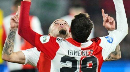 Santi Giménez arrancará de titular ante la Roma