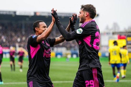 Santiago Giménez marcó su gol 10 en la liga.
