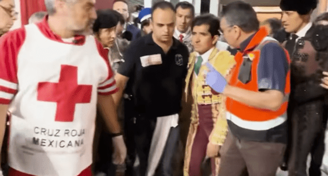 Joselito Adame sufrió una impresionante cornada en Aguascalientes.