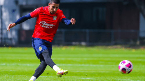 Carlos Cisneros fuera de 8 a 9 meses por lesión de rodilla