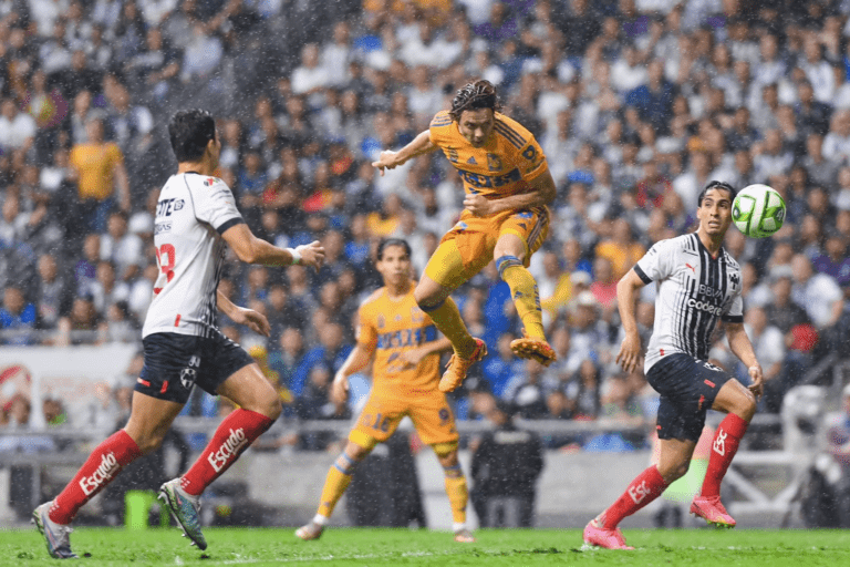 Tigres y Chivas se enfrentarán por el título del futbol mexicano.