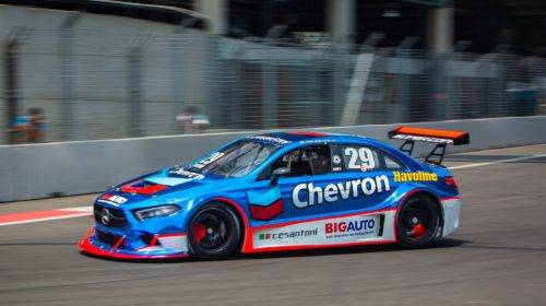 José Arellano piloto de la categoría Gran Turismo.