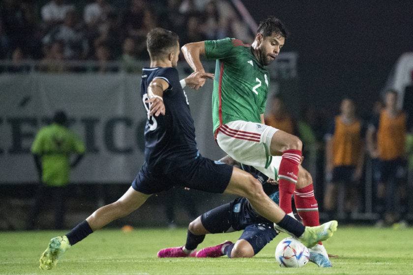 Néstor Araujo estuvo en la defensa central del equipo mexicano. 