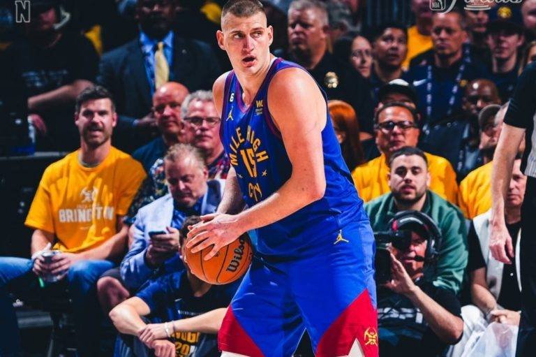 Jokic impulso a los Nuggets a una nueva victoria.
