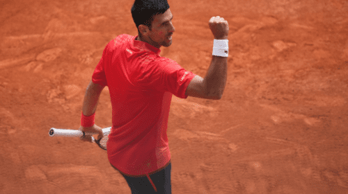 Novak Djokovic se corona en Roland Garros