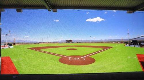 El campo de beisbol es una de las mejores instalaciones de la región.