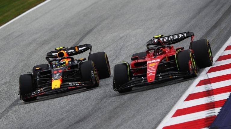 Verstappen el más rápido en la P1 de Silverstone; Checo Pérez es segundo 1 Max Verstappen fue el más rápido por delante de Sergio Checo Pérez.