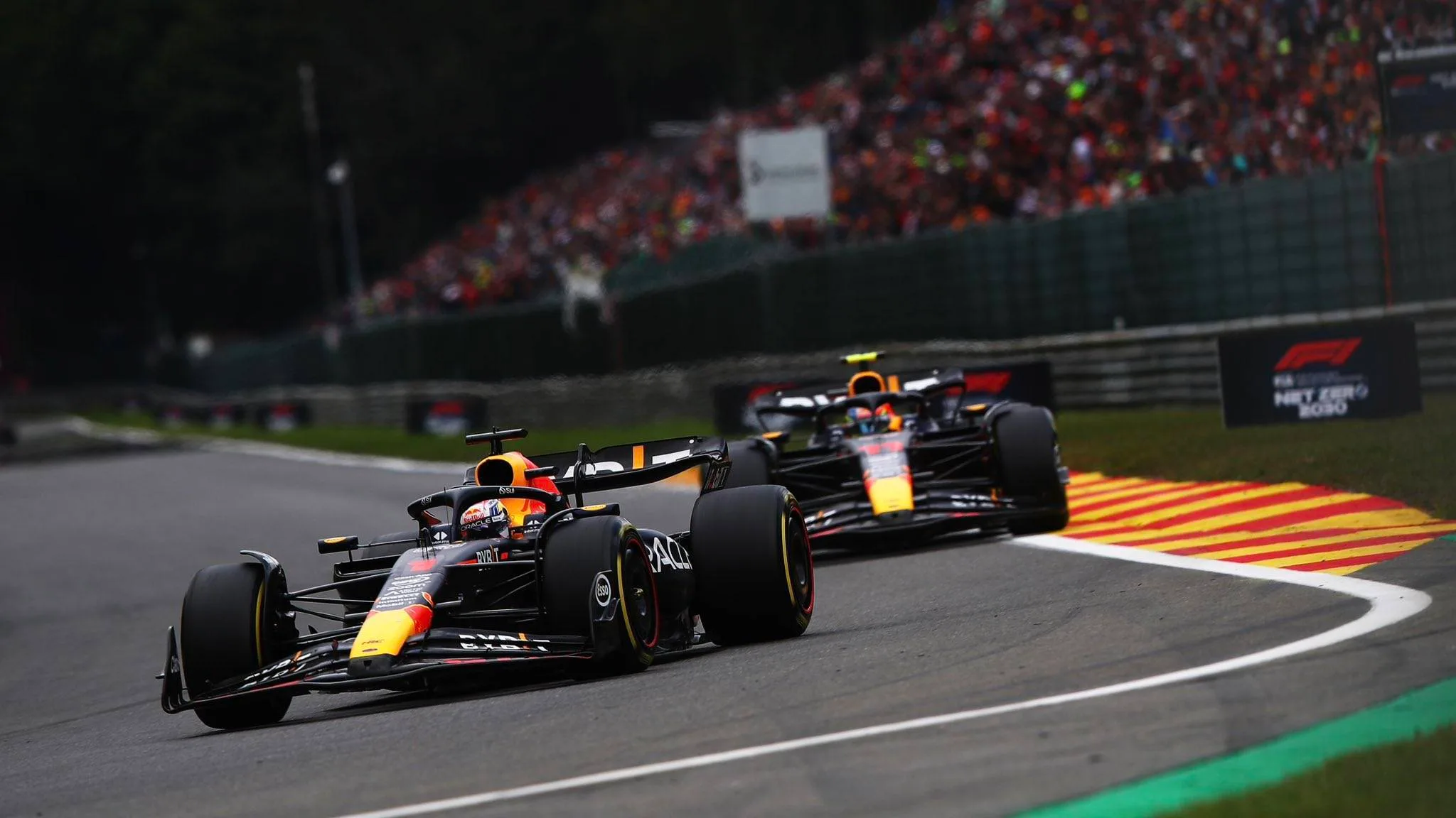 Checo Pérez fue solo superado por Max Verstappen en Bélgica.