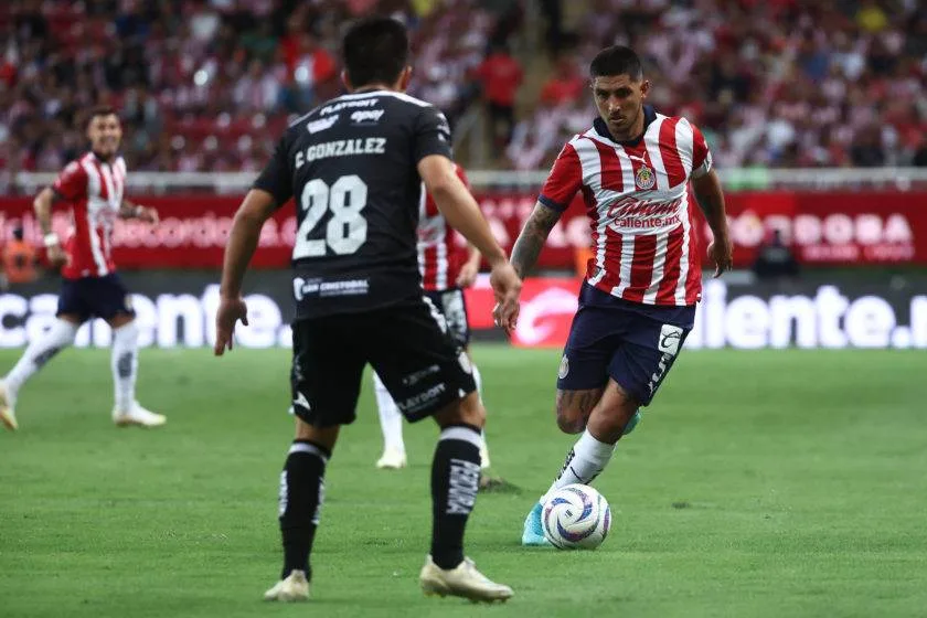 Las Chivas vencieron 2-0 al Necaxa.