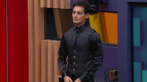 Emilio Osorio salva a La Barby Juárez.