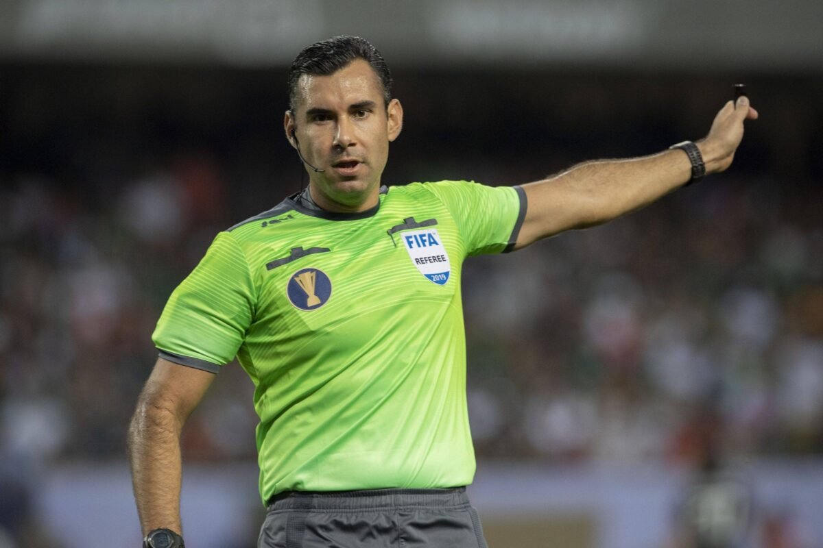 Mario Escobar dirigirá el partido entre México y Jamaica.