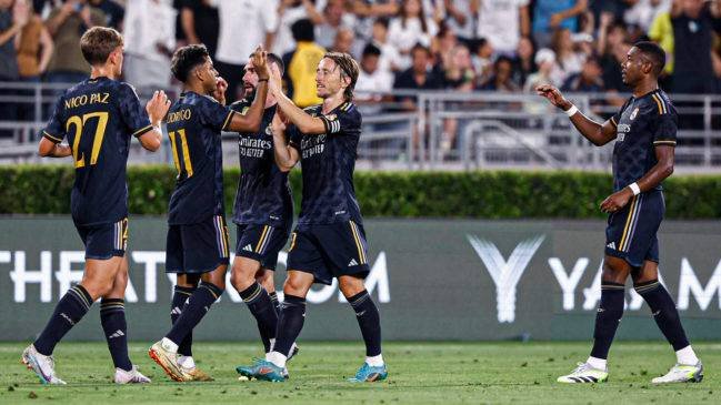 Real Madrid venció 3-2 al AC Milán con gran actuación de Valverde.