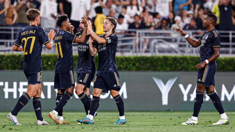 Real Madrid venció 3-2 al AC Milán con gran actuación de Valverde.