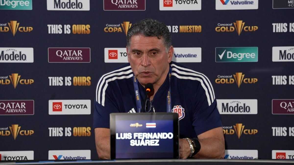 Luis Feranando Suárez fue destituido como técnico de Costa Rica.