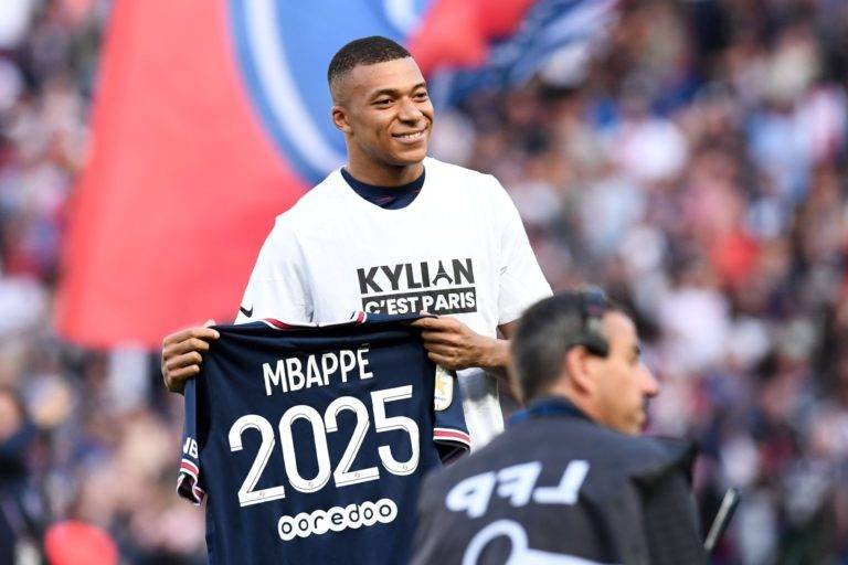 Mbappé cumplirá su contrato con el PSG.