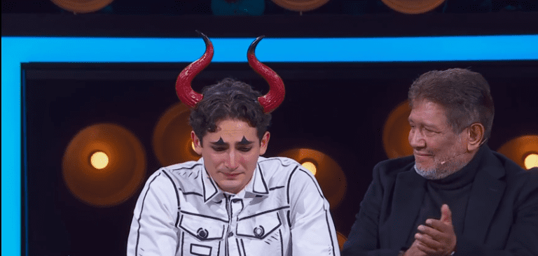 La Casa de los Famosos México: Emilio Osorio quinto finalista 1 Emilio Osorio fue recibido por su padre Juan Osorio.