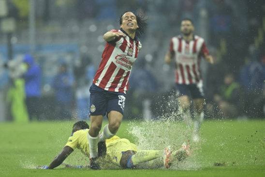 América goleó 4-0 a las Chivas.