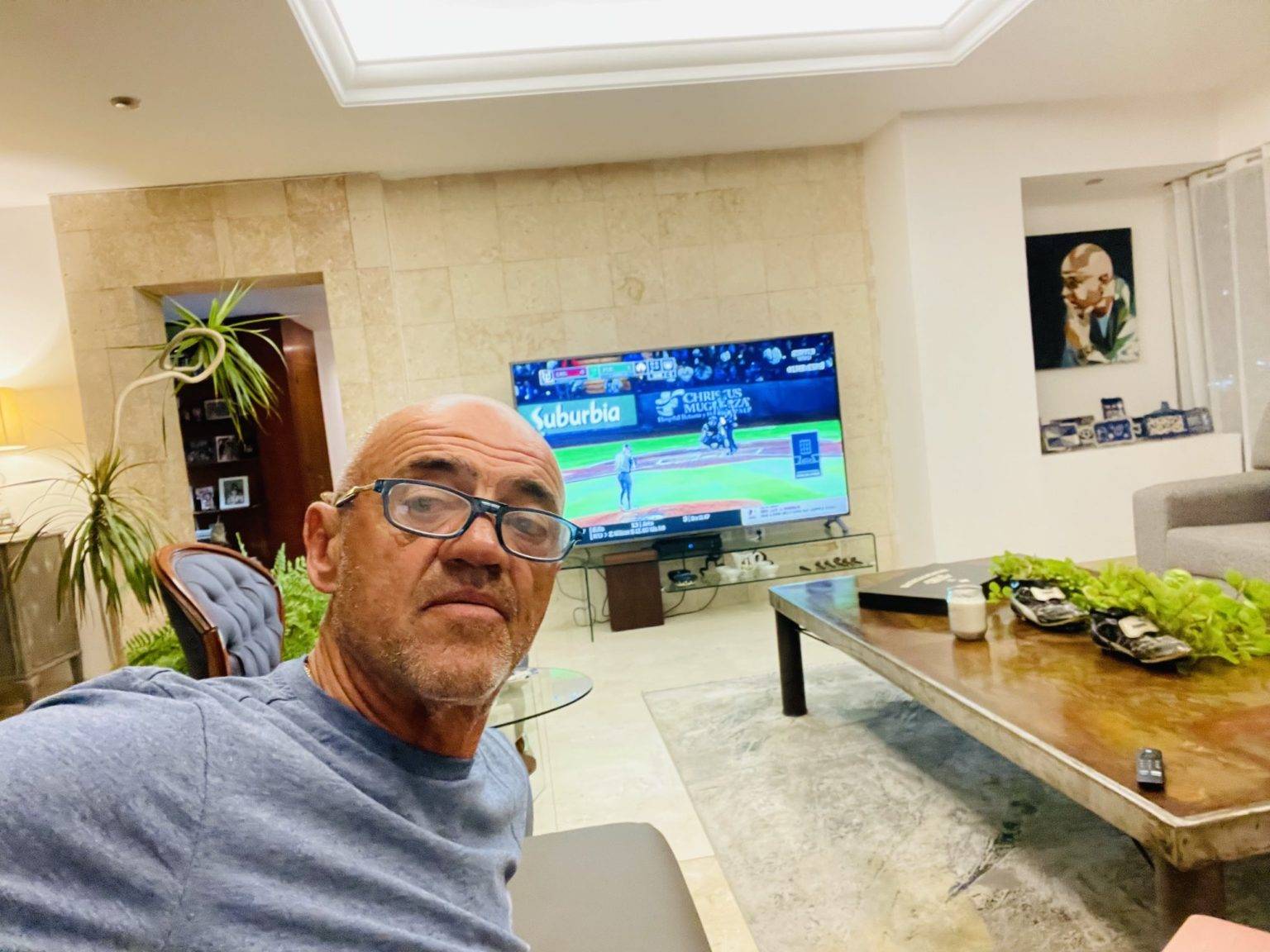 Chelis tardó "un poco" en contestar a su seguidor.