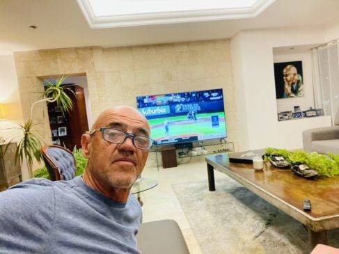 Chelis tardó "un poco" en contestar a su seguidor.