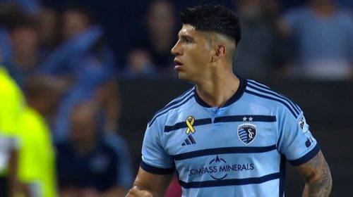Alan Pulido marcó dos goles con el Sporting KC y busca un lugar en la Selección Mexicana.