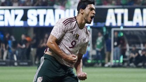 Raúl Jiménez marcó dos goles en el partido.