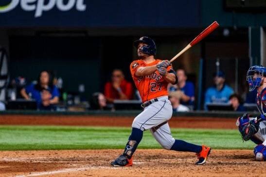 Altuve pegó un cuadrangular de tres carreras en la novena entrada.