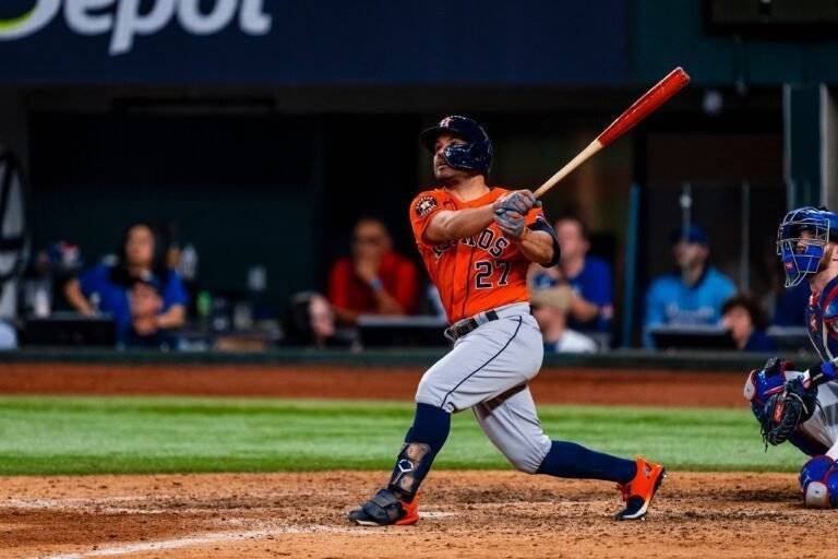 Altuve pegó un cuadrangular de tres carreras en la novena entrada.
