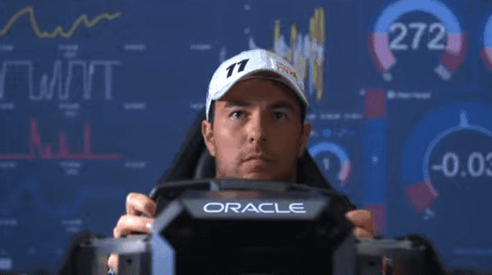 Checo Pérez mostró su habilidad en el simulador.