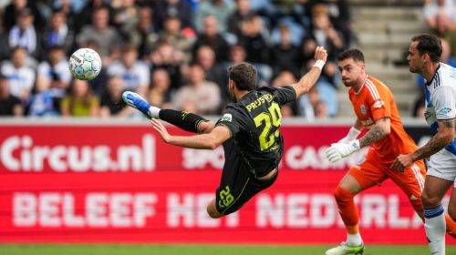 Santiago Giménez marcó un doblete.